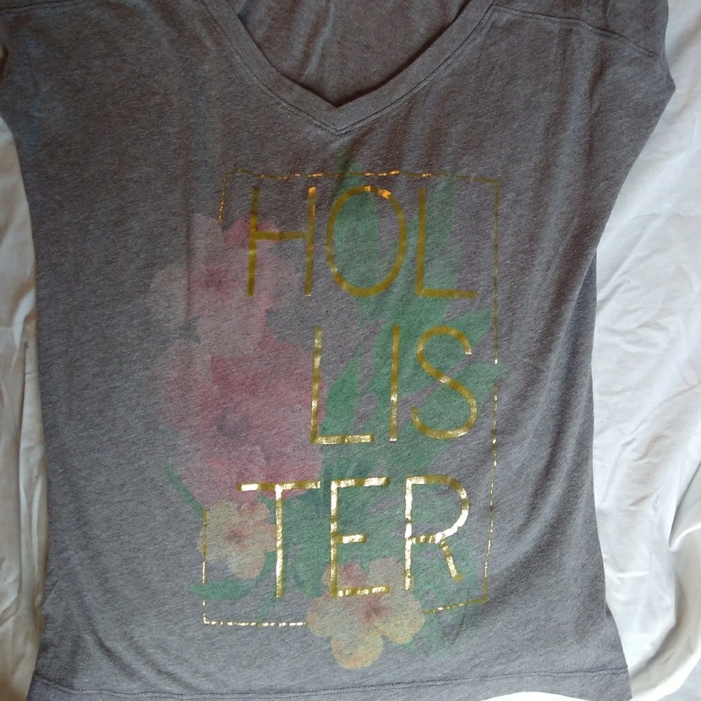 Hollister tee